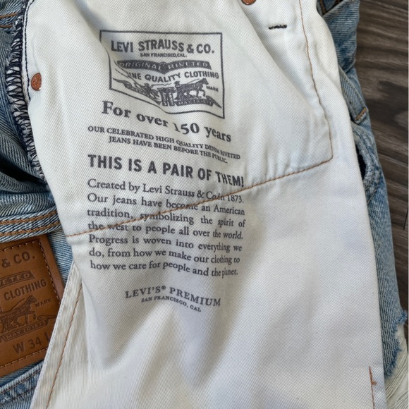 LEVI’s 412 SLIM FIT 9" Men’s Distressed Denim Shorts - Picture 8 of 12